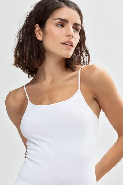 Mey Emotion dames spaghetti hemd - Verstelbare smalle bandjes - Viscose vrouwen onderhemd Mey Emotion dames spaghetti hemd - Verstelbare smalle bandjes - Viscose vrouwen onderhemd