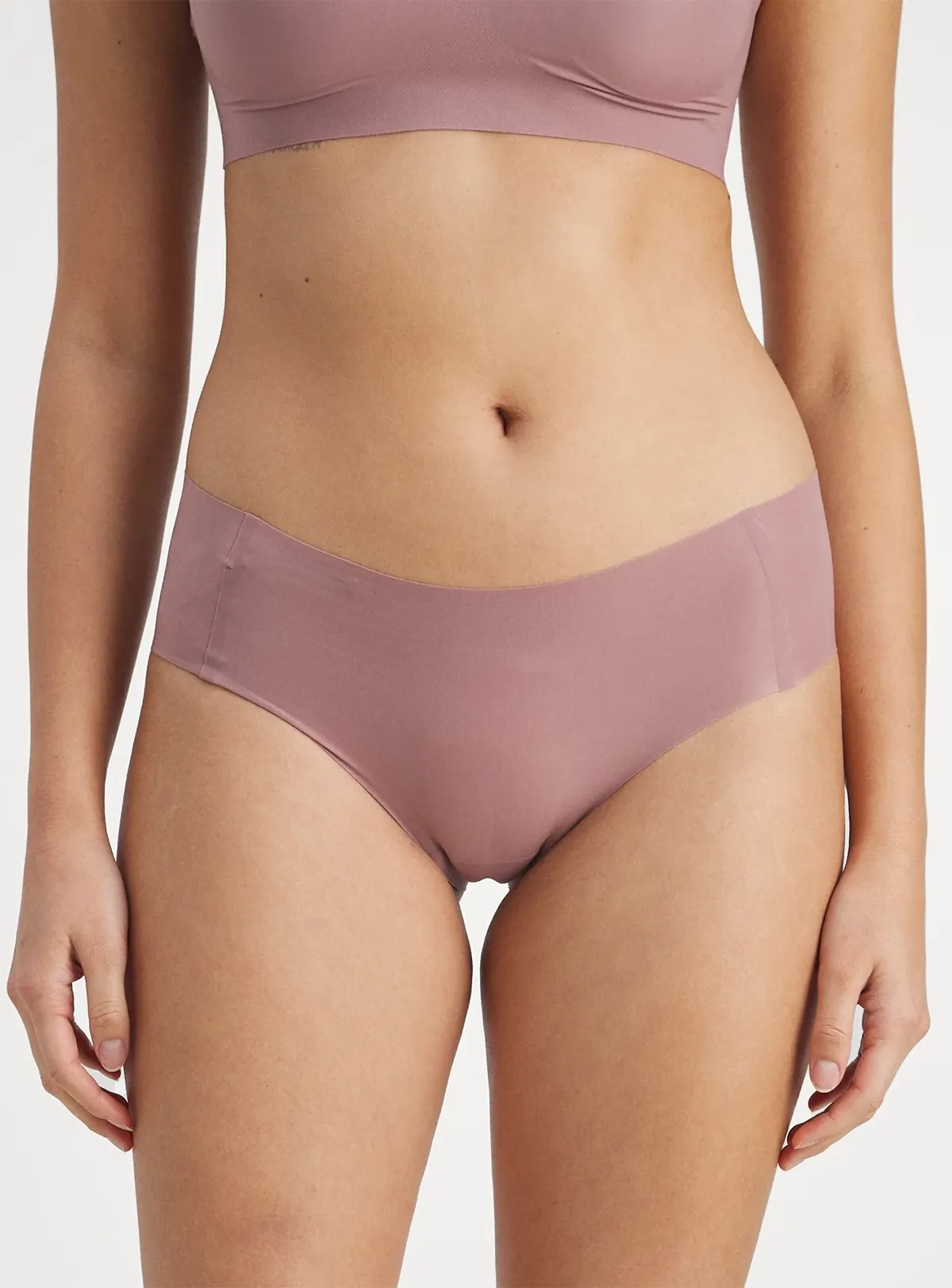 Sloggi Zero Feel hipster 2.0 - Invisible - Naadloze dames short - Dames Onderbroek die niet doorschijnt - Zwart - Huidskleur