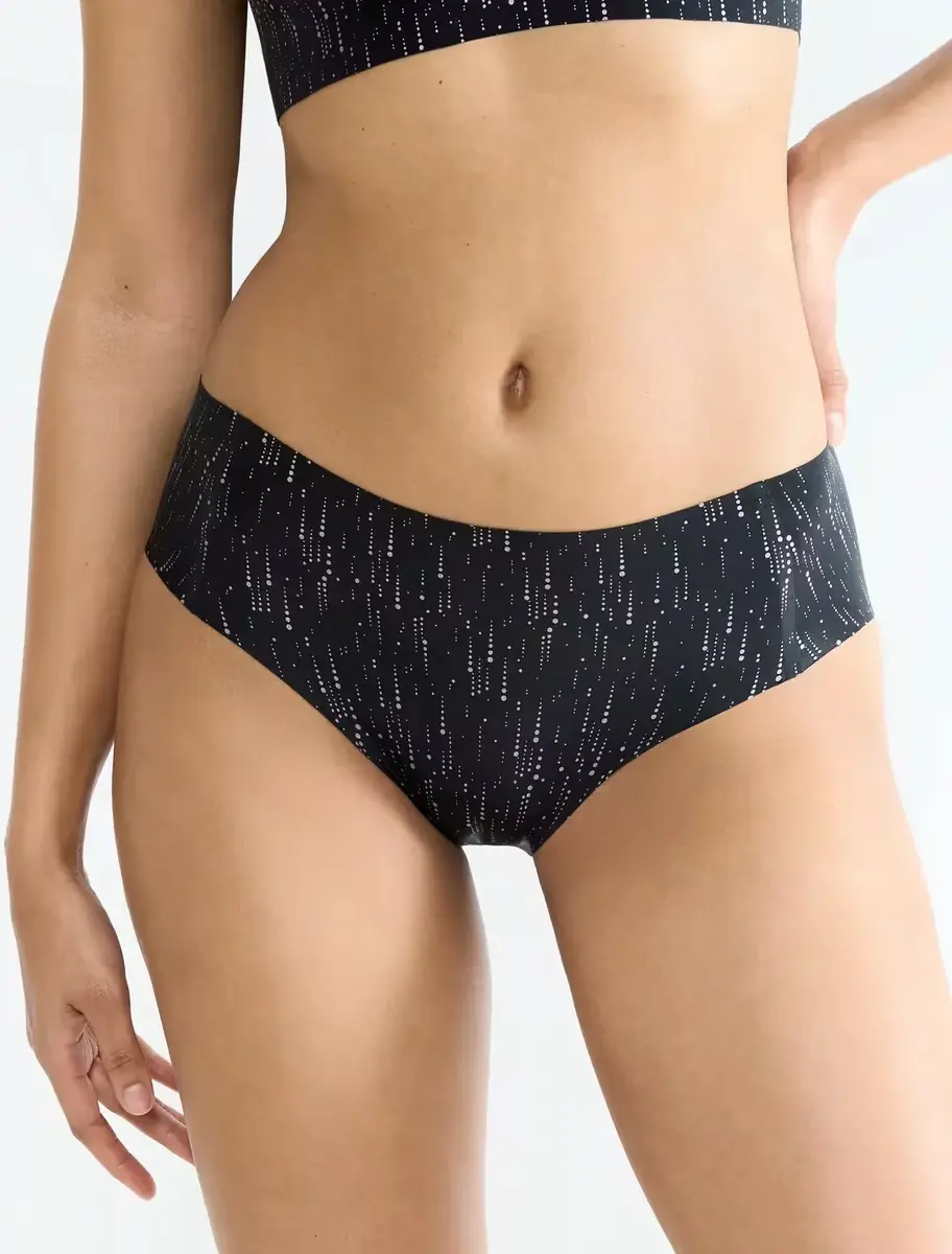 Sloggi Zero Feel hipster 2.0 - Invisible - Naadloze dames short - Dames Onderbroek die niet doorschijnt - Zwart - Huidskleur Sloggi Zero Feel hipster 2.0 - Invisible - Naadloze dames short - Dames Onderbroek die niet doorschijnt - Zwart - Huidskleur