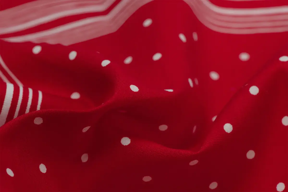 Boeren zakdoek rood kleine stippel 55 x 55 cm - Katoen Boeren zakdoek rood kleine stippel 55 x 55 cm - Katoen