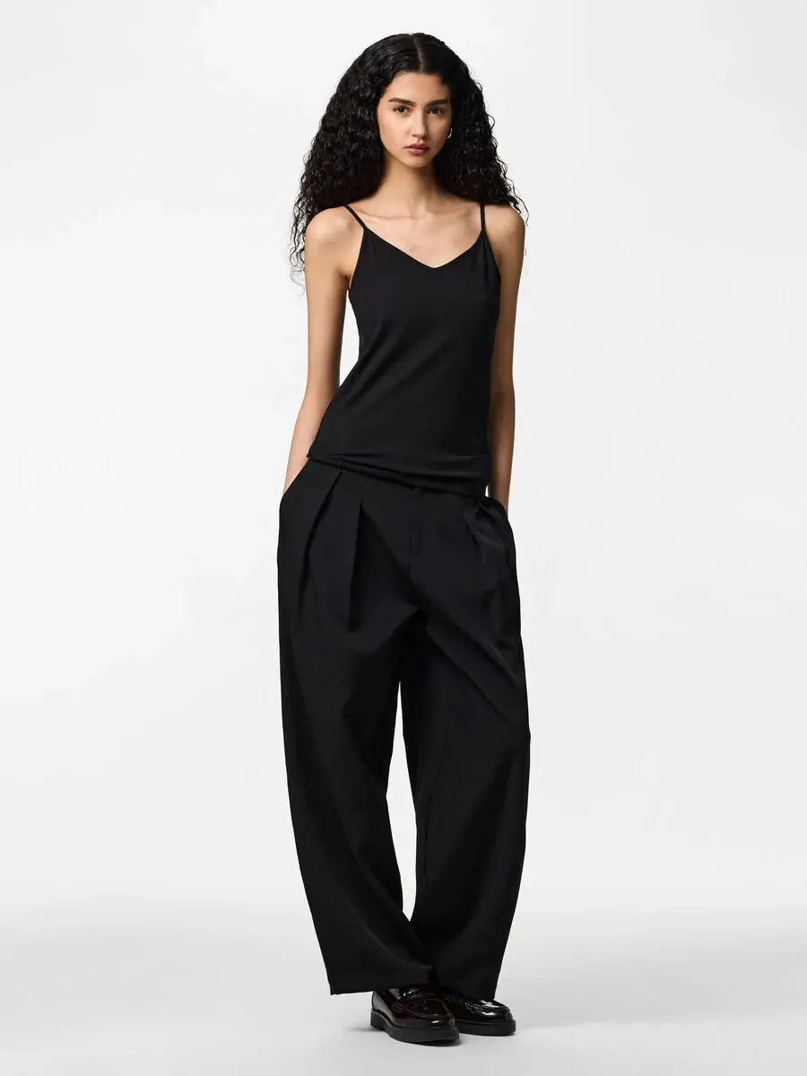 Pieces dames hemd - spaghetti bandjes - Irene - Katoenen onderhemd met smalle bandjes - Wit - Zwart Pieces dames hemd - spaghetti bandjes - Irene - Katoenen onderhemd met smalle bandjes - Wit - Zwart