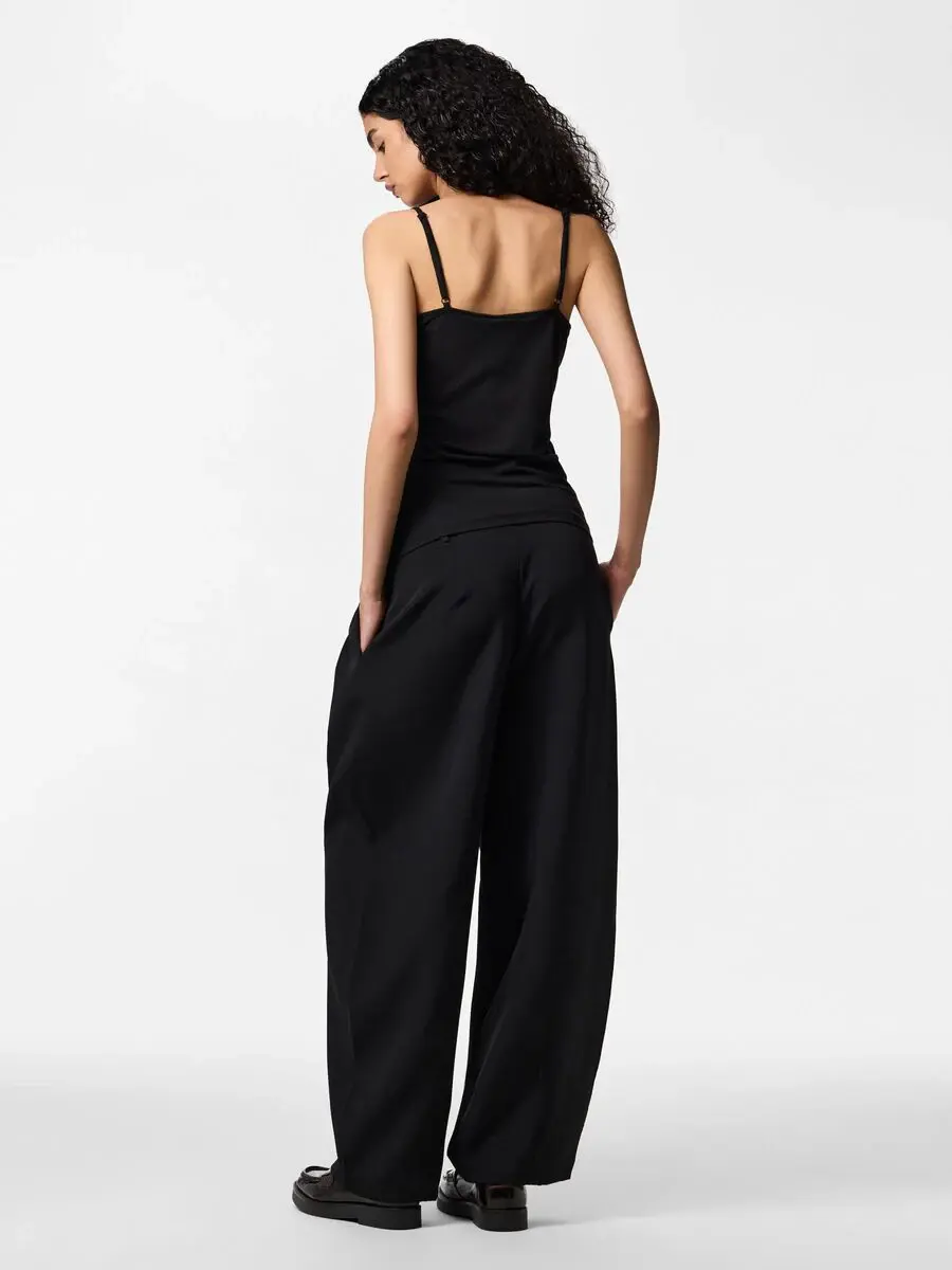 Pieces dames hemd - spaghetti bandjes - Irene - Katoenen onderhemd met smalle bandjes - Wit - Zwart Pieces dames hemd - spaghetti bandjes - Irene - Katoenen onderhemd met smalle bandjes - Wit - Zwart