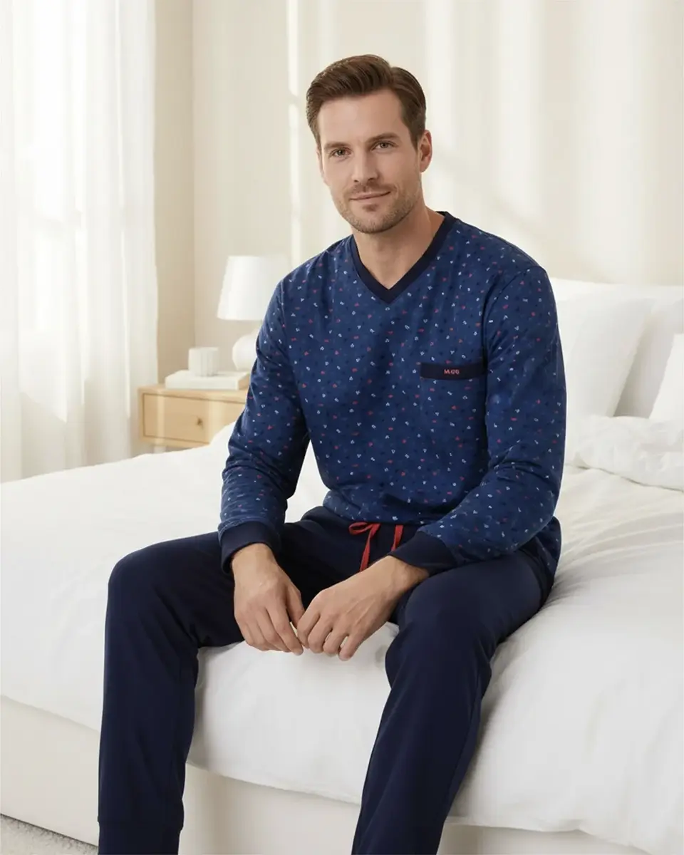 M.E.Q. Heren pyjama lange mouwen katoen V-hals - Blue logo