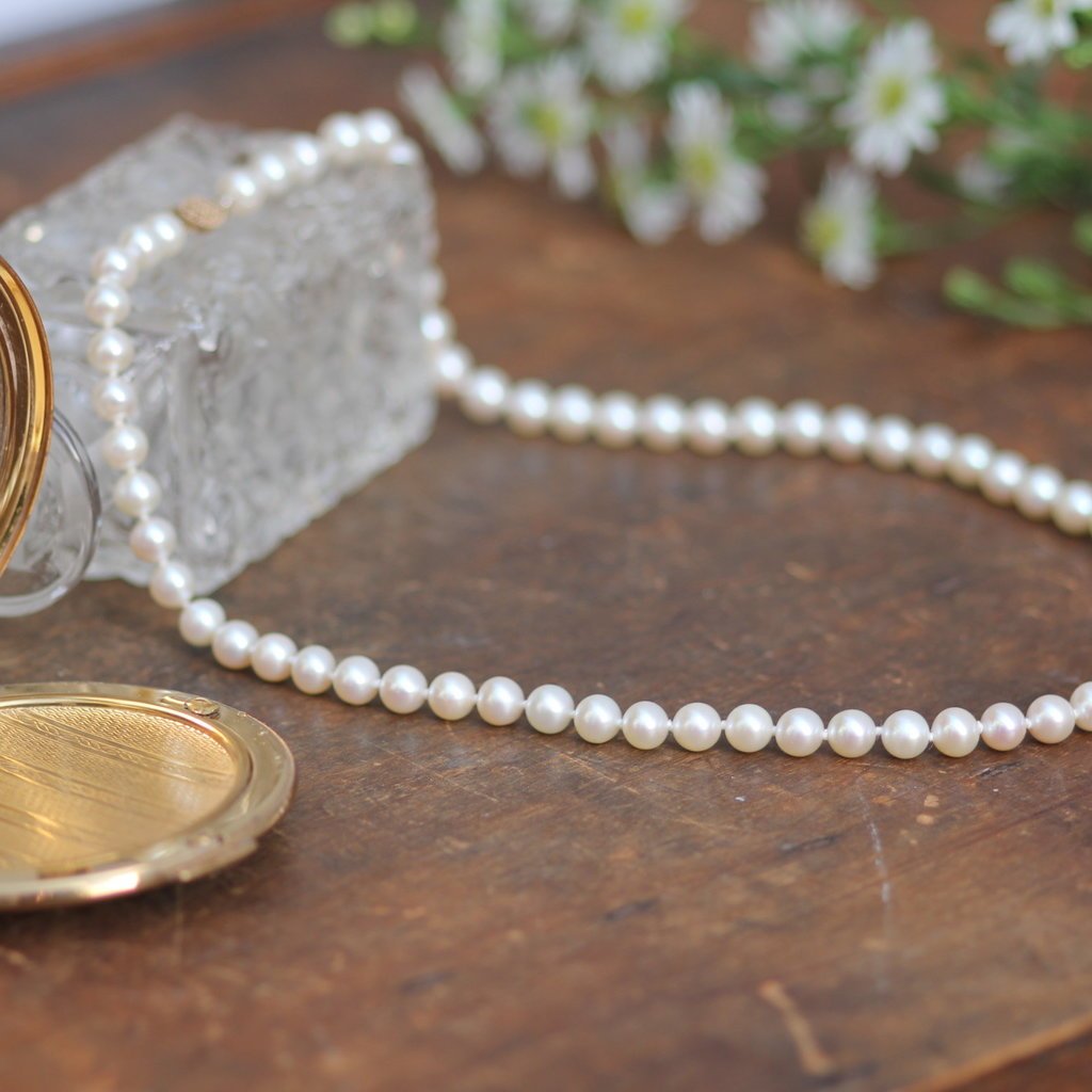 GATSBY Cicely White Pearl Necklace