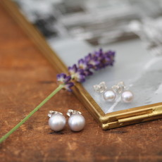 GATSBY Silver Grey Pearl Stud Earrings