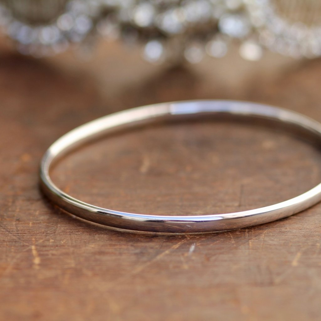 KENSINGTON White Gold Elipse Bangle