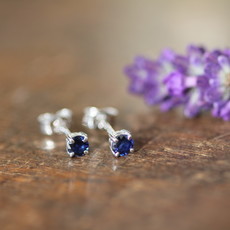 OCEANIA White Gold Blue Sapphire Solitaire Earrings