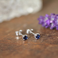 OCEANIA White Gold Blue Sapphire Solitaire Earrings