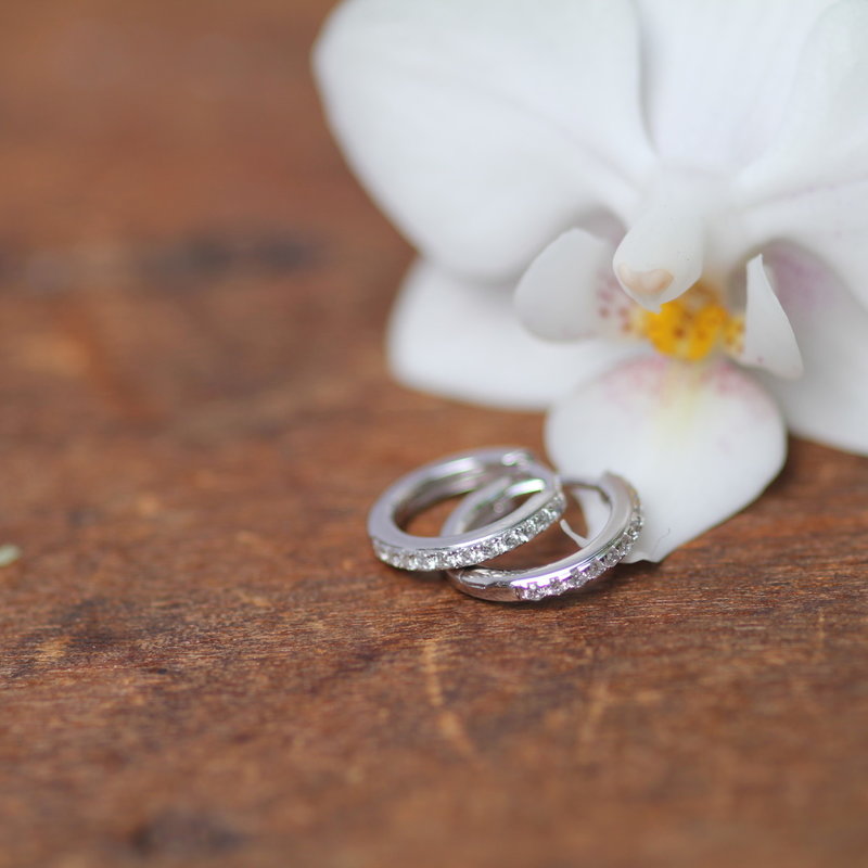 BLOSSOM White Gold Round Diamond Hoop Earrings