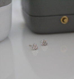 DAISY White Gold Ivy Tri Diamond Earrings