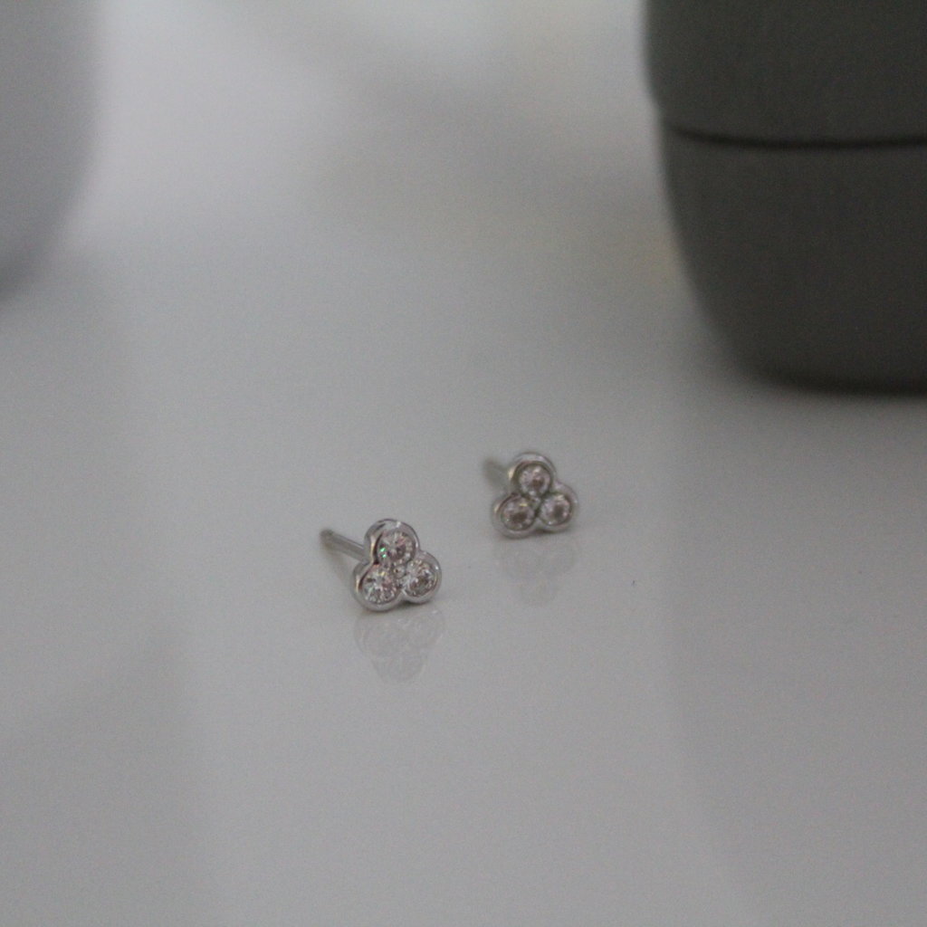 DAISY White Gold Ivy Tri Diamond Earrings