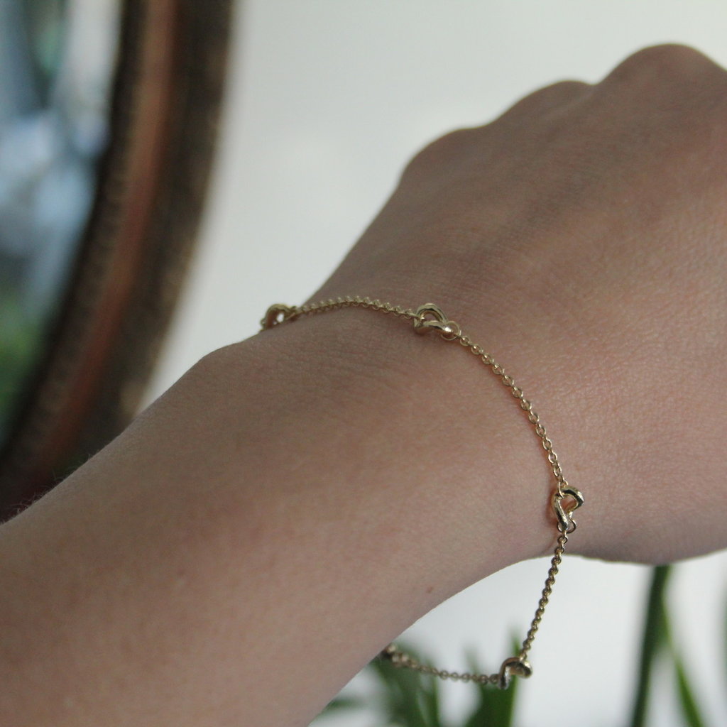 LILA Gold Chain Twist Bracelet