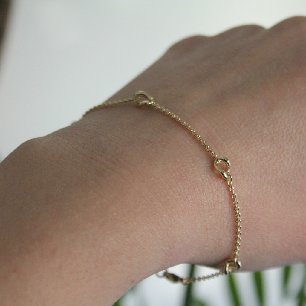 LILA Gold Chain Twist Bracelet