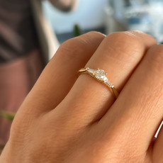 BLOSSOM Gold Brilliant Cut Diamond Lorelai Ring