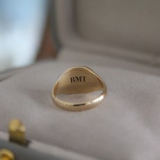 METRO 9 Carat Gold Cushion Signet Ring