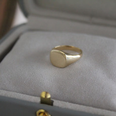 METRO 9 Carat Gold Cushion Signet Ring