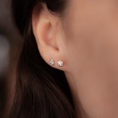 DAISY White Gold Ivy Tri Diamond Earrings