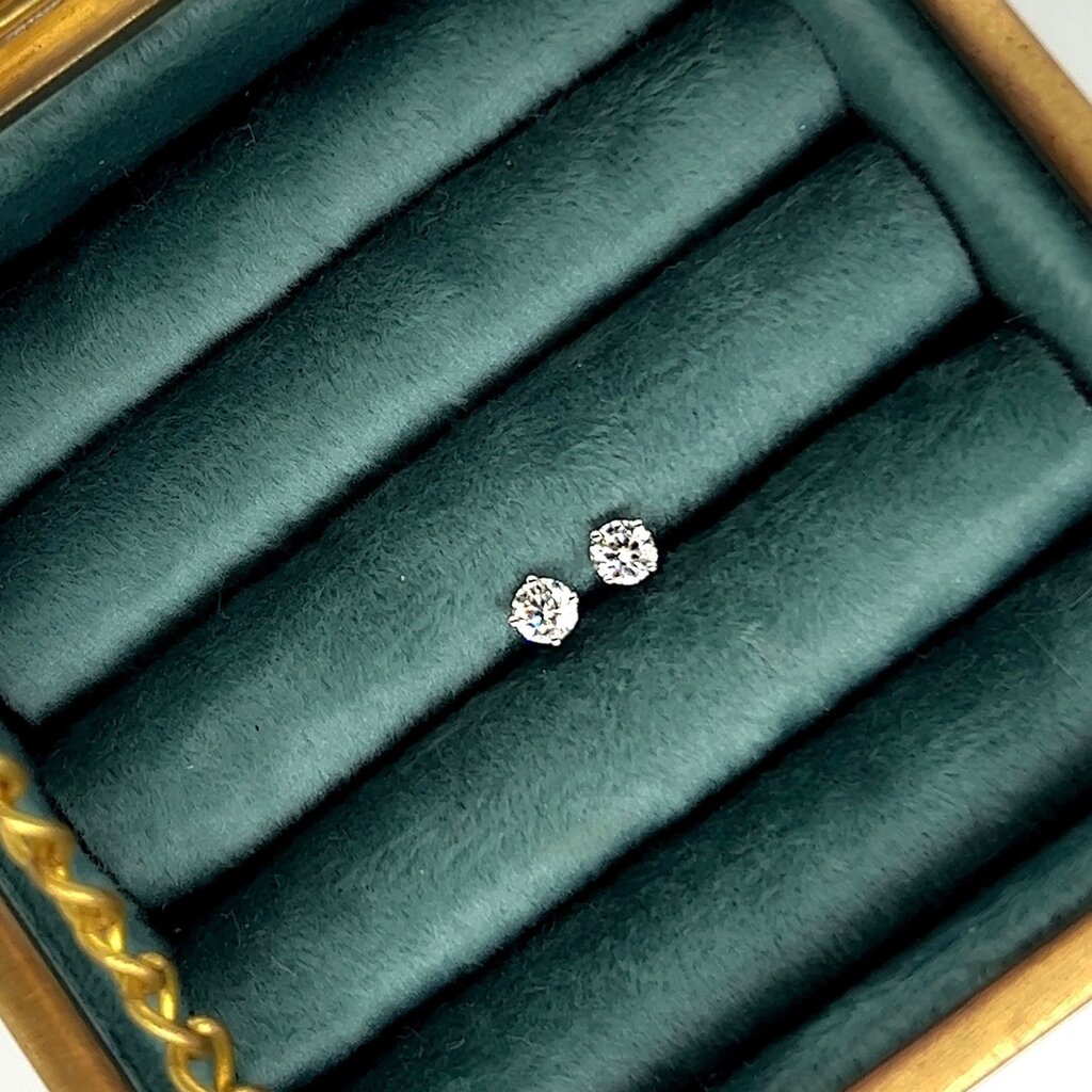 LILA 18 Carat White Gold Diamond Solitaire Studs