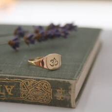 MADISON Gold Petite Signet Ring