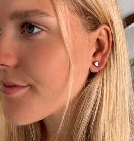 DARCY White Gold Slender Heart Earrings