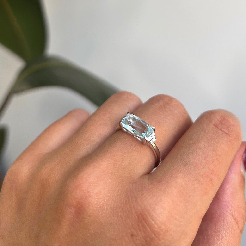 OCEANIA White Gold Topaz and Diamond Zeyno Ring