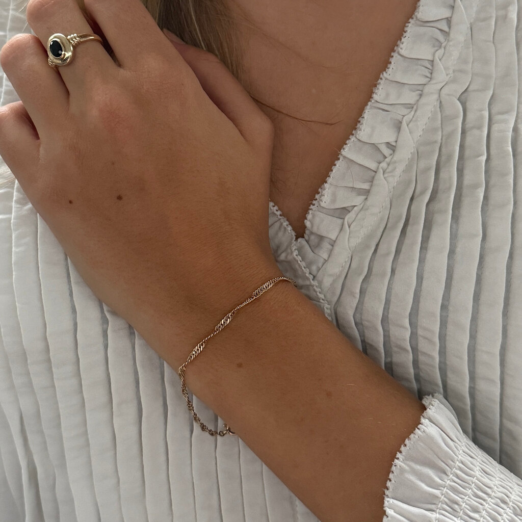 LILA Gold Ana Bracelet