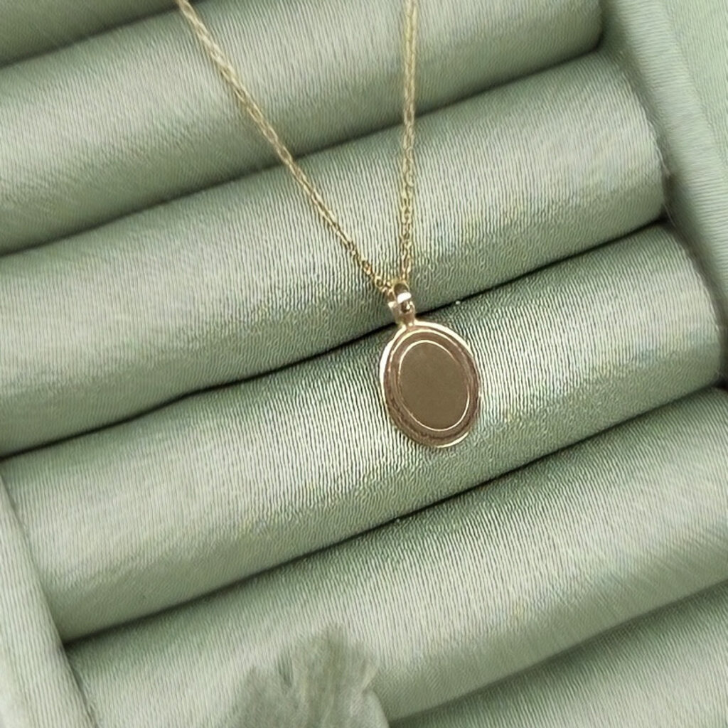 Gold Monroe Oval Necklace