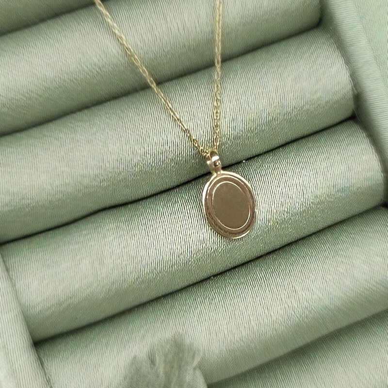 Gold Monroe Oval Necklace