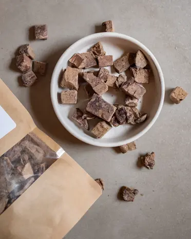 Hokuo Hokuō® Rendierlever en bosbessen, gevriesdroogd Hokuo Hokuō® Rendierlever en bosbessen, gevriesdroogd