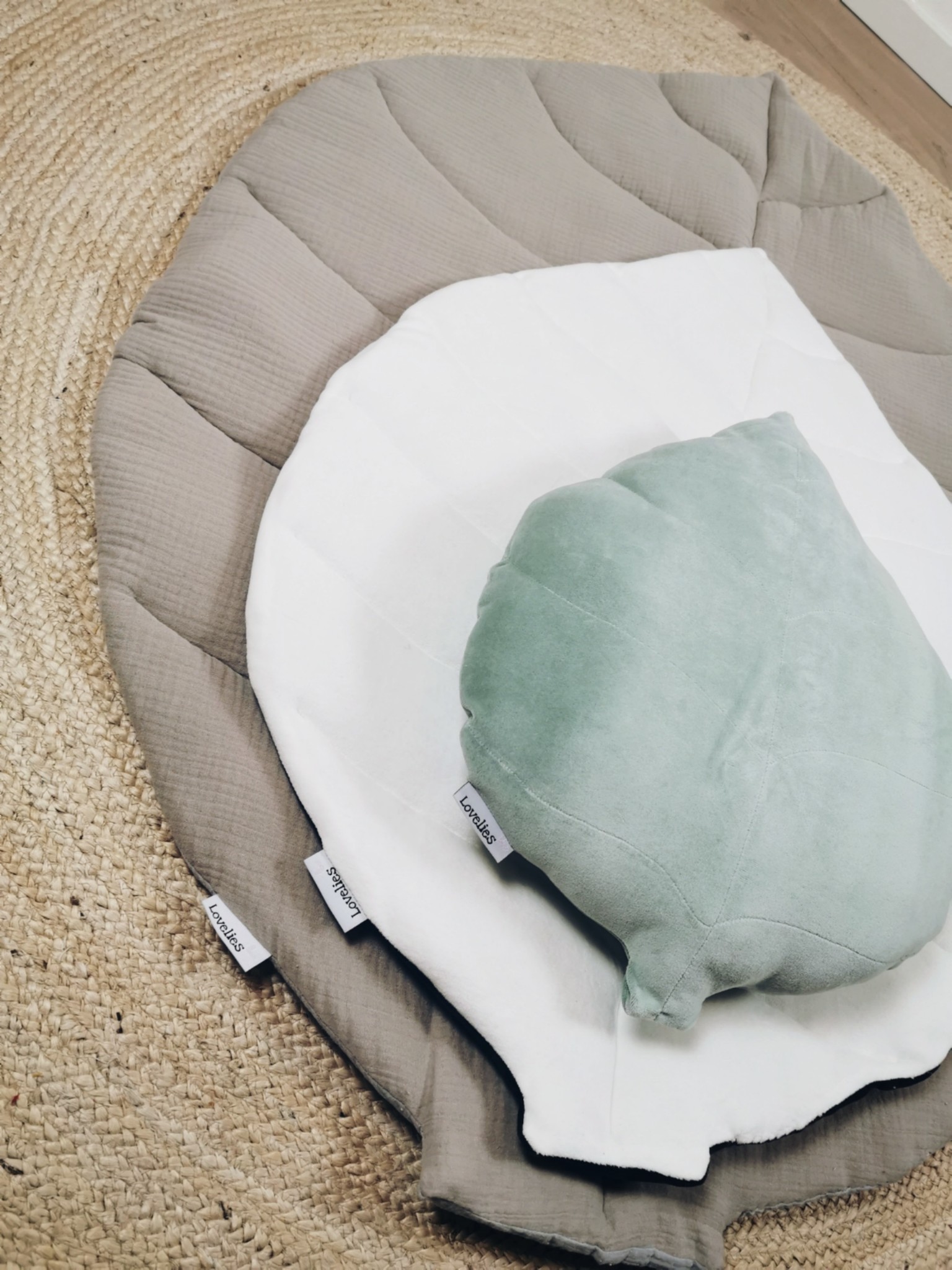 Design Your Own Leaf Playmat! By Lovelies