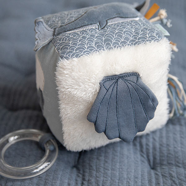 little dutch activity cube