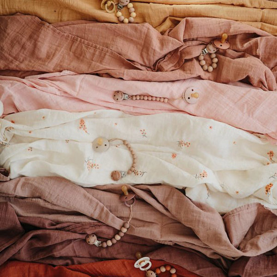 Mushie Mushie lange bébé Rose Vanilla