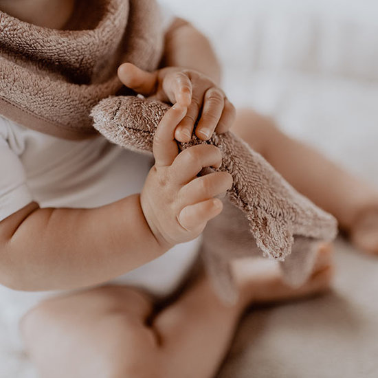 Timboo Bavoir bandana Feather Grey 36x20cm - Timboo