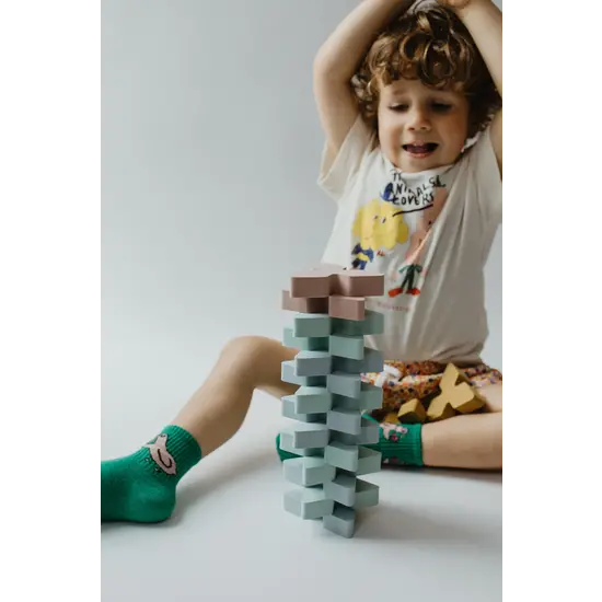 Moes Play Moes Play | Trianglo