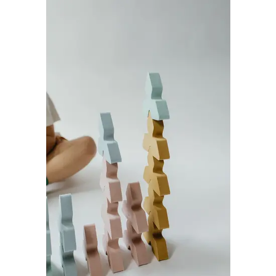 Moes Play Moes Play | Trianglo