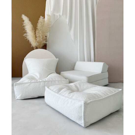 Moje Moje |  Bouclé Ottoman -square - White