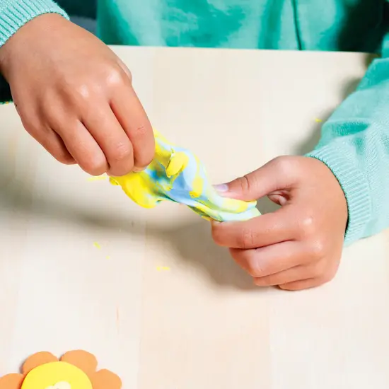 Ooly Ooly | Creatibles Deluxe Air Dry Clay Kit - Set of 24 Colors