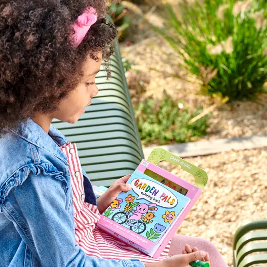 Ooly Ooly | Carry Along! Kleurboek en waskrijtjesset Garden Pals Set Van 9 Krijtjes