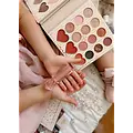 Mrs Ertha Mrs Ertha | Glimmies Aromatisierter veganer Lipgloss Nude Pink Erdbeergeschmack