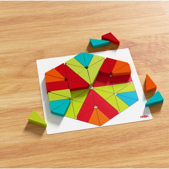 Haba Haba | Jeu de construction avec des triangles de mosaïque