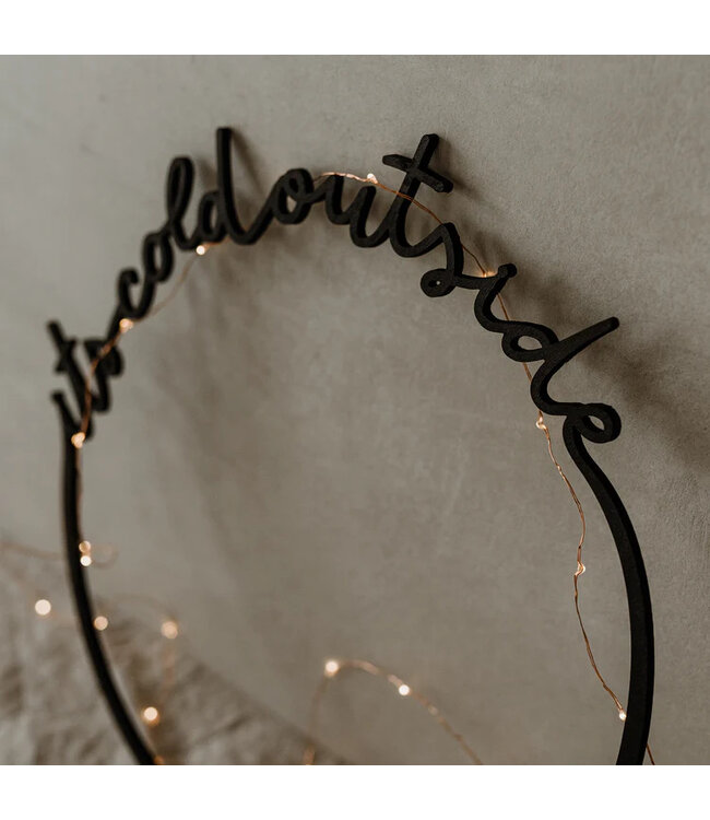 Eulenschnitt Holzkranz It's cold outside