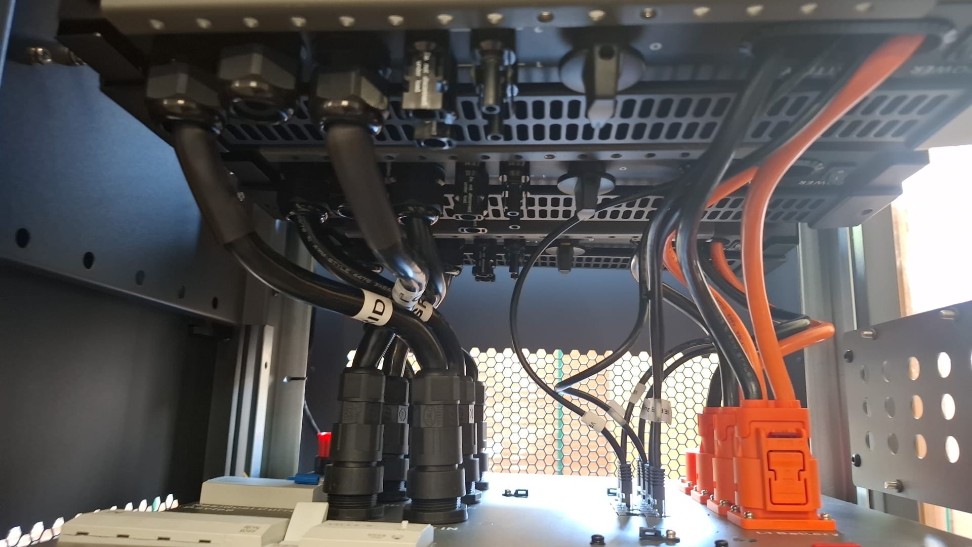 VTB Drie Fase All-in-one cabinet 18Kva - 20,4 kwh, foto 6 van 6