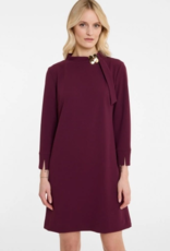 Ana Alcazar Jurk Opstaande Boord Broche 3/4 Mouw Bordeauxrood