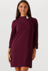 Ana Alcazar Jurk Opstaande Boord Broche 3/4 Mouw Bordeauxrood