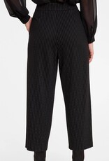 Ana Alcazar Pantalon Cropped Bandplooi Krijtstreep Zwart