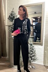 Ana Alcazar Pantalon Cropped Bandplooi Krijtstreep Zwart