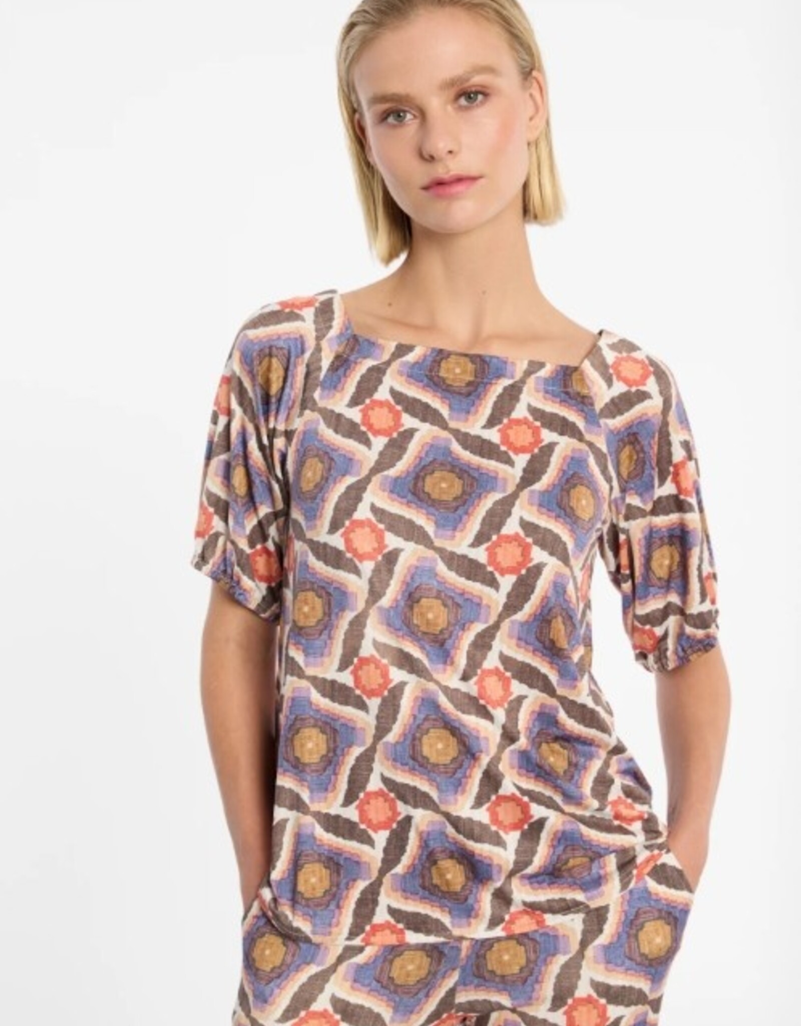 Ana Alcazar T-Shirt Etnische print KM Vierkante Hals