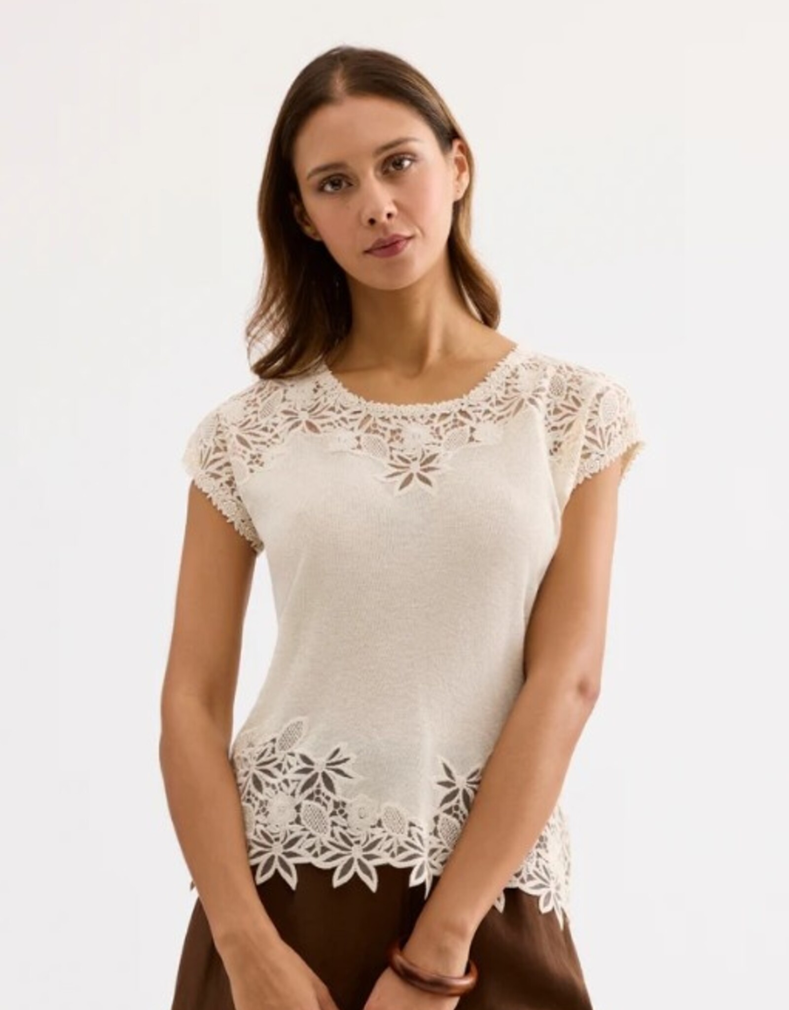 Leo&Ugo Top Claire Kanten Mouw Licht Beige