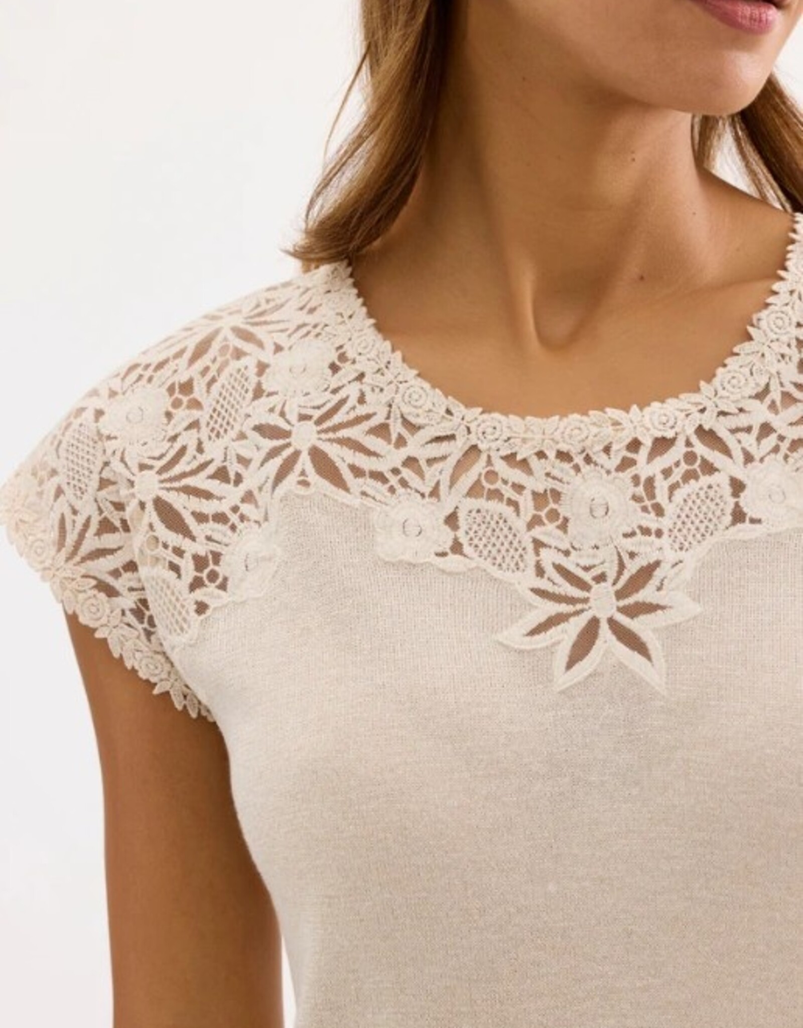 Leo&Ugo Top Claire Kanten Mouw Licht Beige