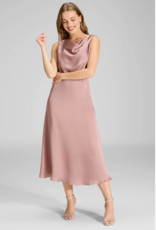 Swing Jurk Satin With Waterfal Neck Blush Rose